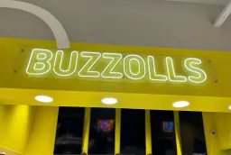 Комплексное внутреннее оформление кафе BUZZOLLS фото