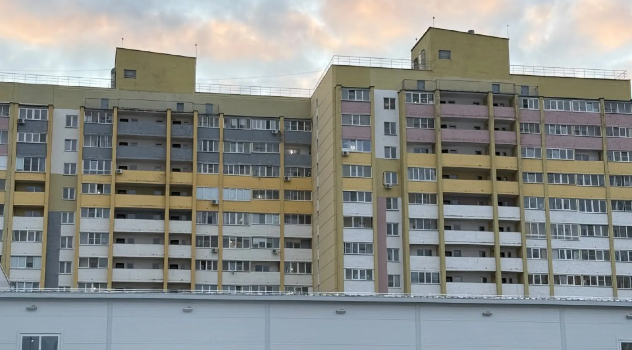 Световая вывеска для фитнес-клуба GYM STATION в ТРЦ GREEN HAUS — изготовление и монтаж фото