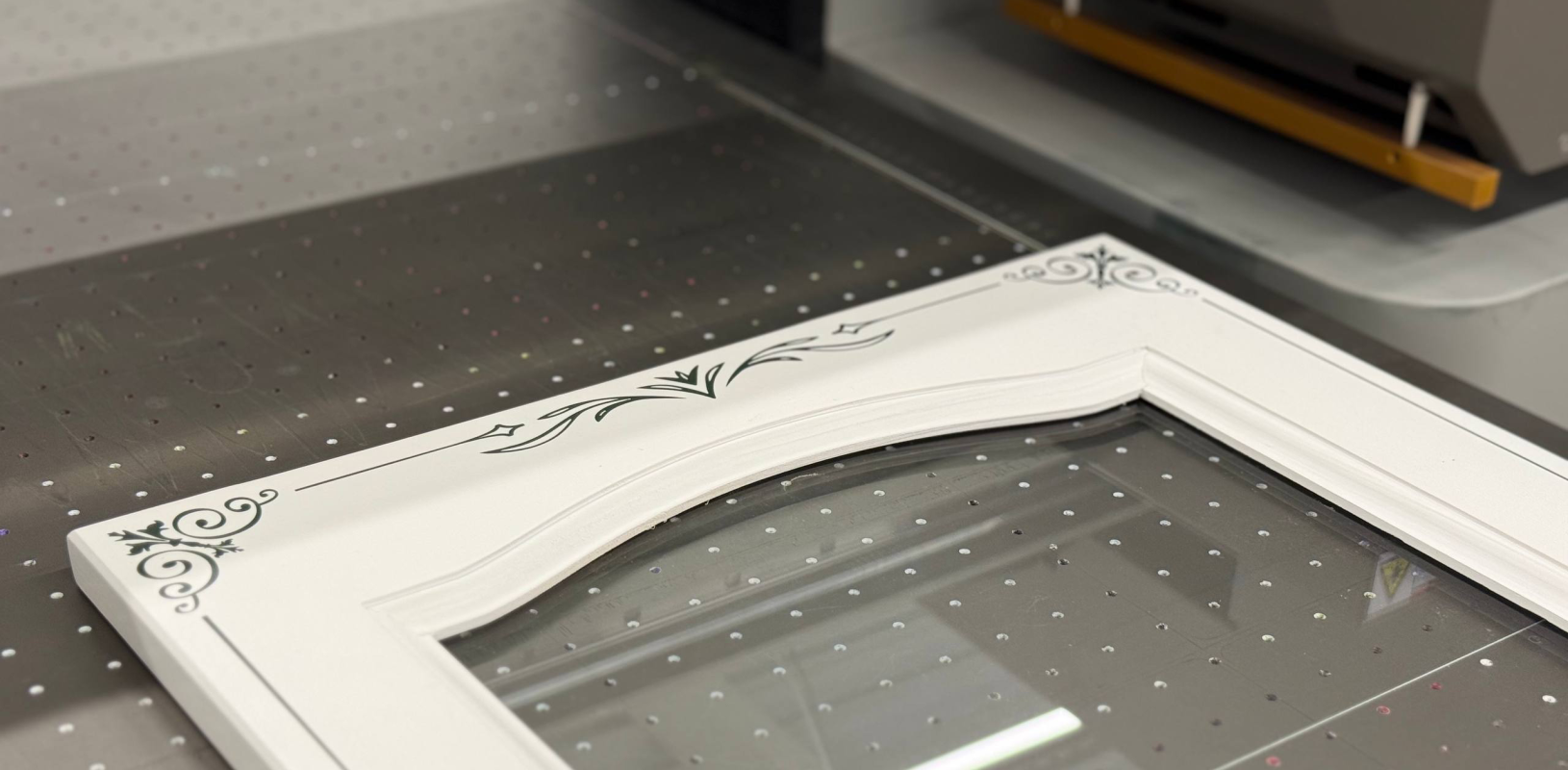 УФ-печать на пластике, плёнке, дереве фото