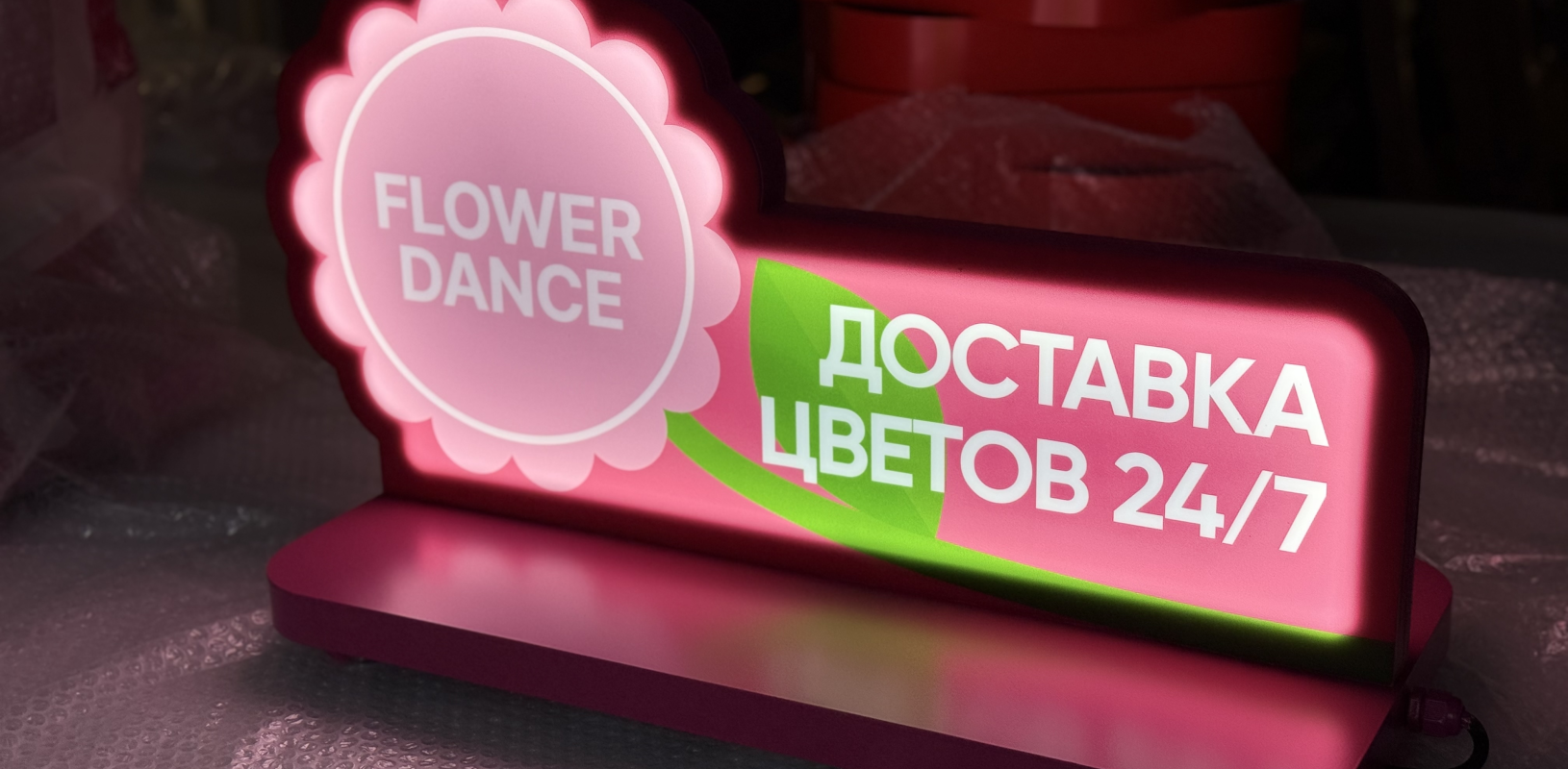 Шашки (лайтбоксы) на крышу авто: магнитные световые короба фото