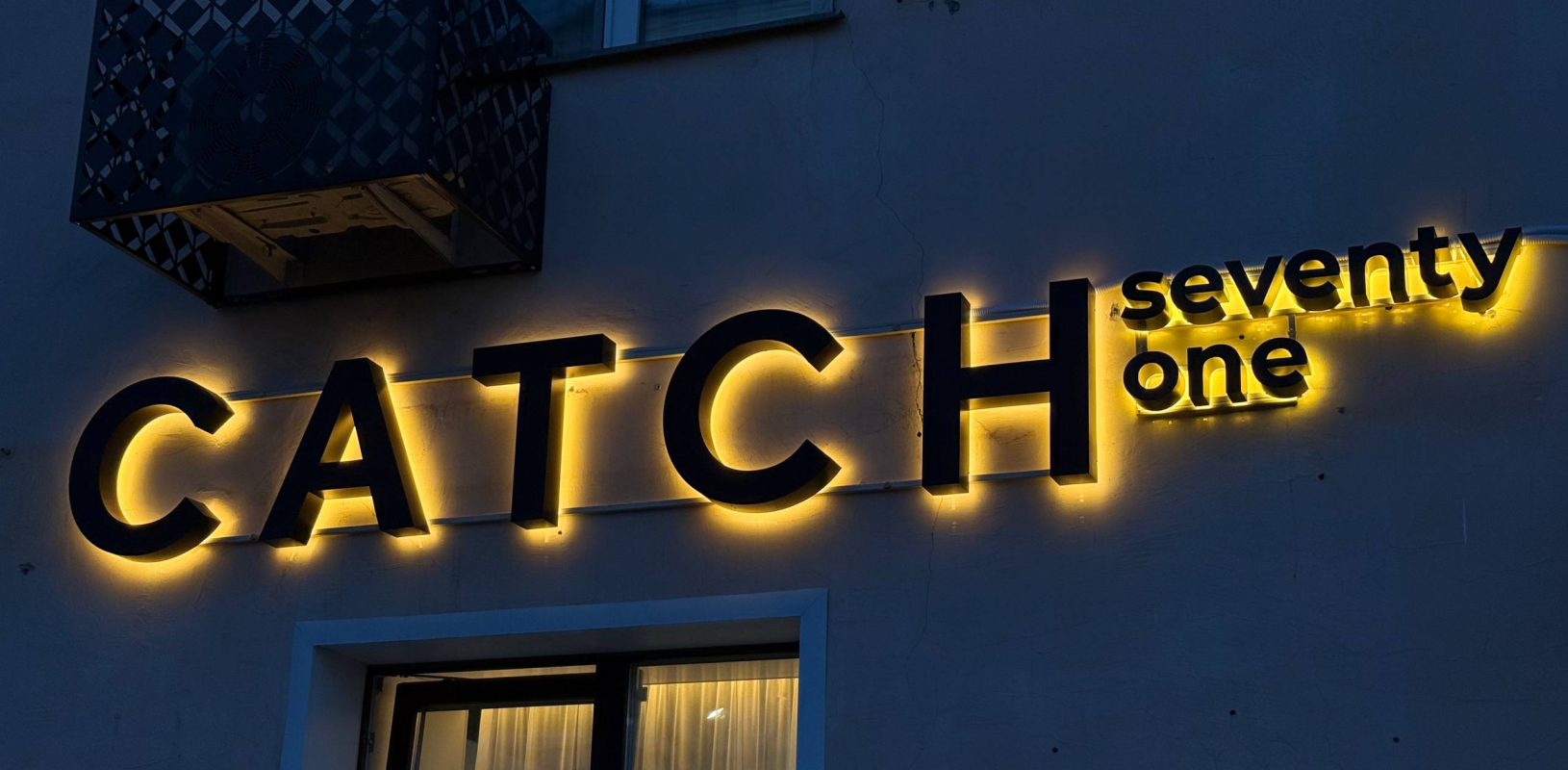 Световые объемные буквы для наружной рекламы фото