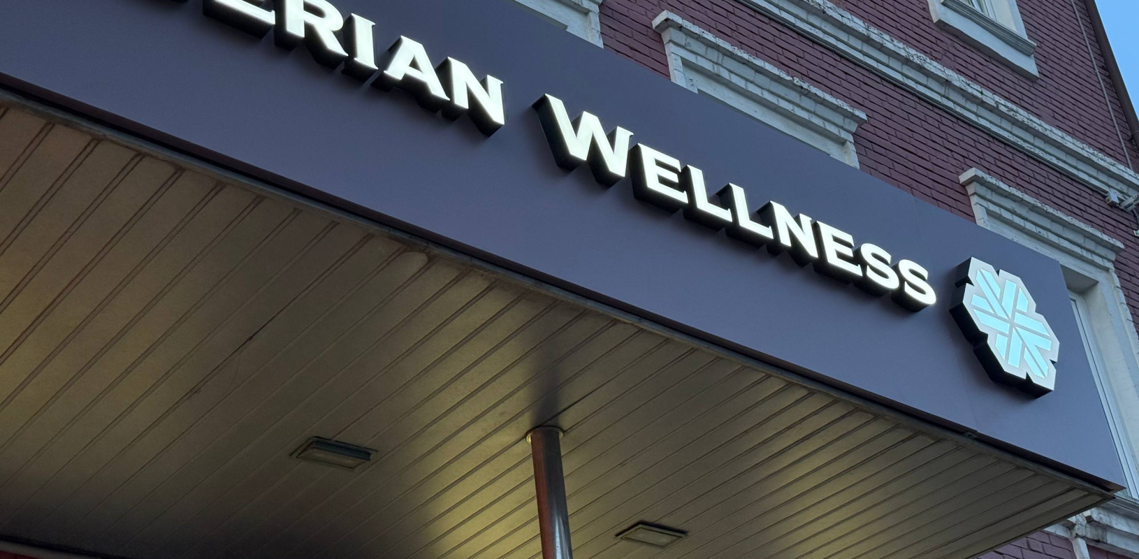 Световые объемные буквы для наружной рекламы фото