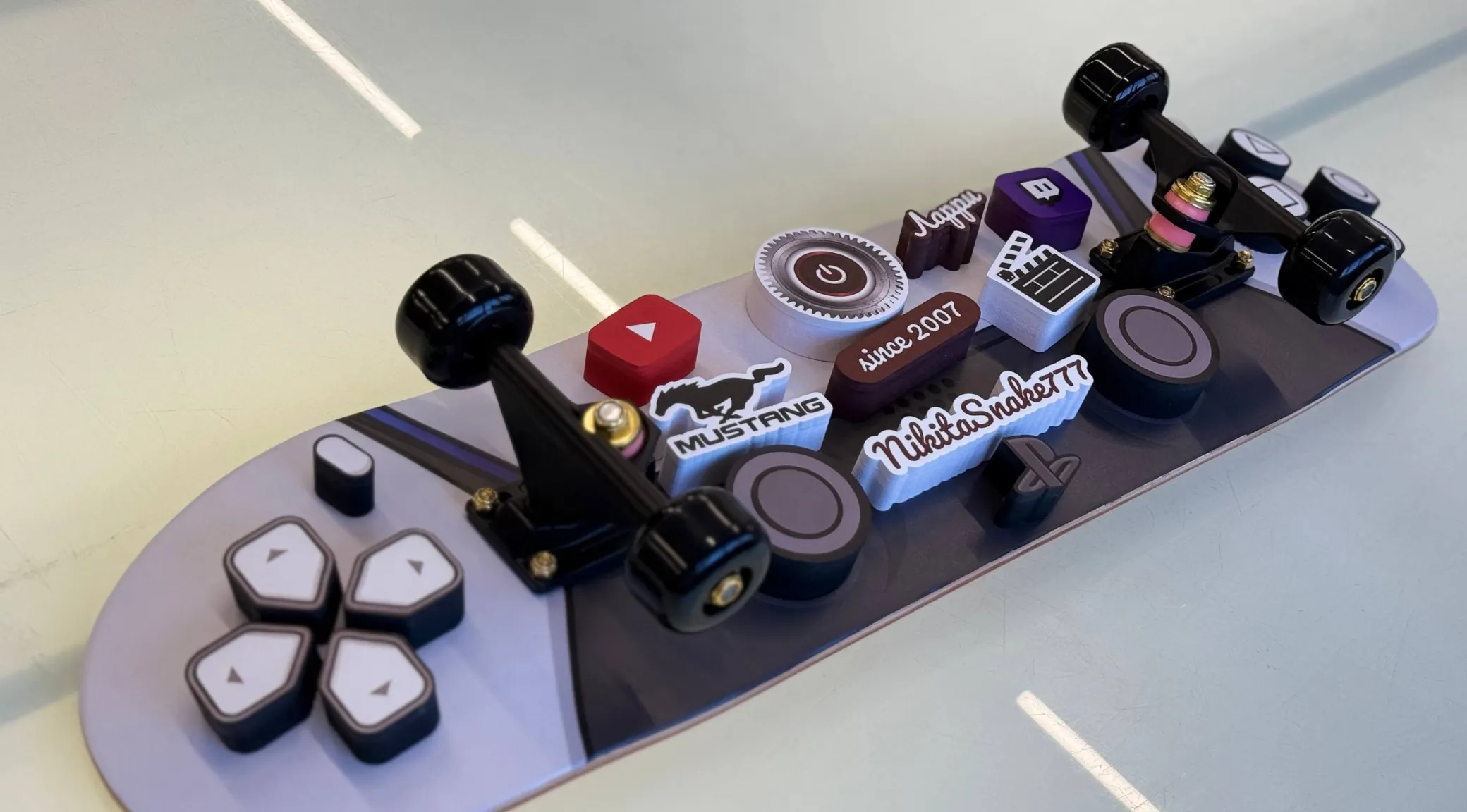 Индивидуальный подарок – скейт на заказ | Кейс компании по изготовлению вывесок фото