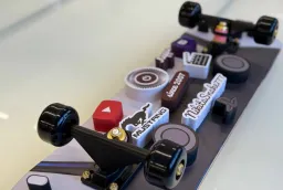 Индивидуальный подарок – скейт на заказ | Кейс компании по изготовлению вывесок фото