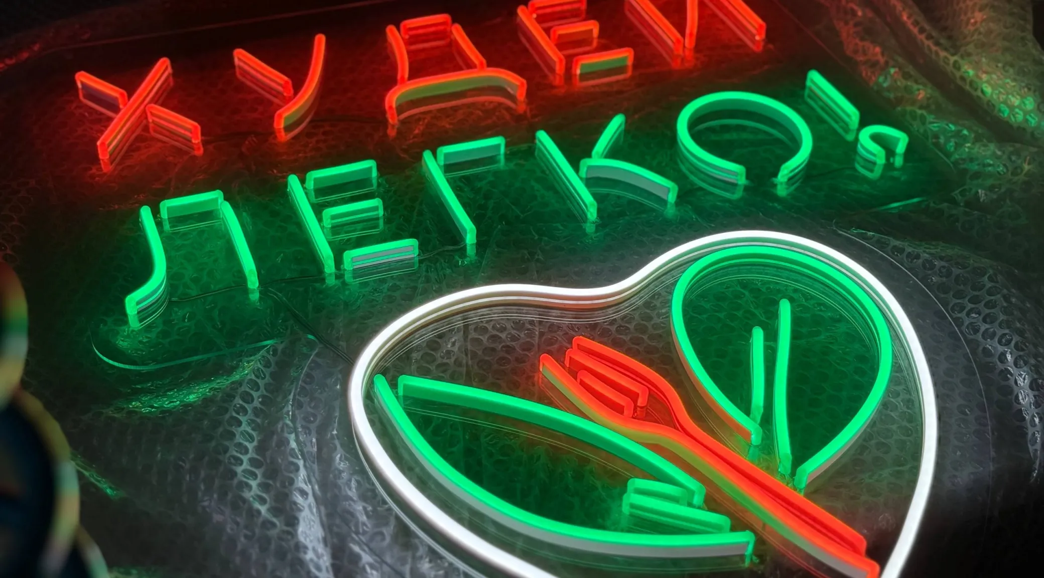  Неоновая вывеска «Худей легко» для Школы снижения веса (г. Киров) фото