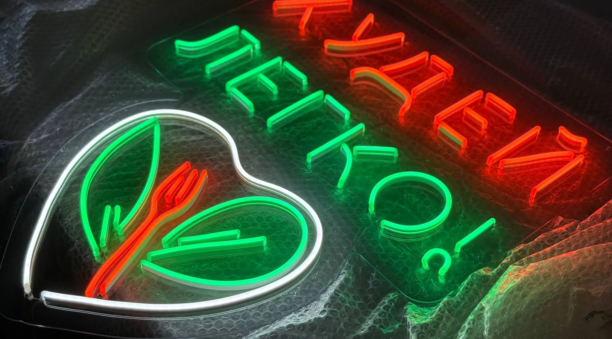  Неоновая вывеска «Худей легко» для Школы снижения веса (г. Киров) фото