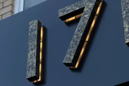 Вывеска для барбершопа в Кирове с контражурной подсветкой — обновление и изготовление фото