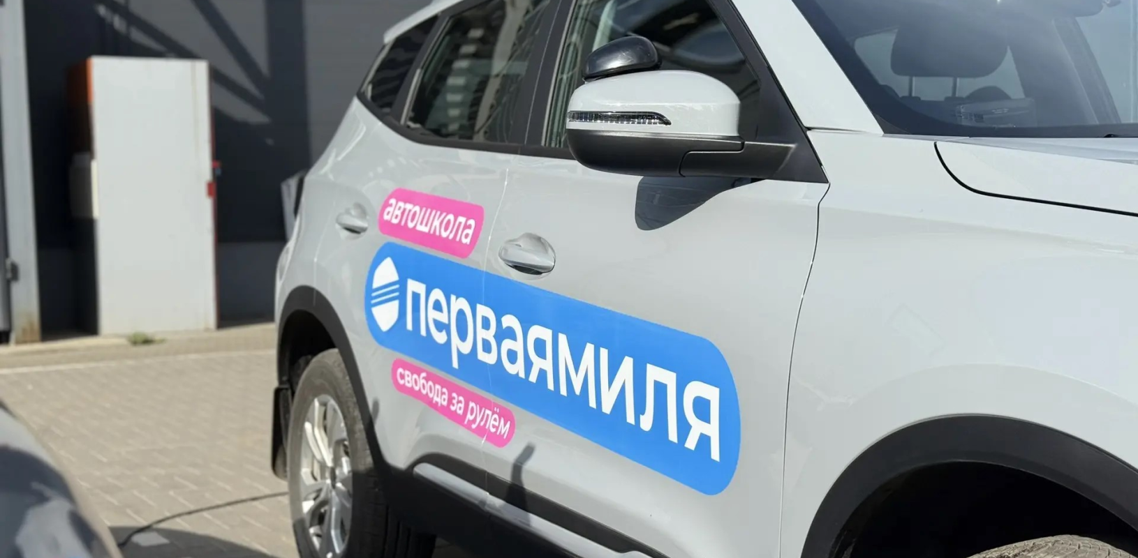 Наклейки на авто фото