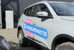 Оклейка автомобиля рекламной плёнкой для автошколы «Первая миля» в Кирове фото