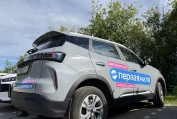 Оклейка автомобиля рекламной плёнкой для автошколы «Первая миля» в Кирове фото