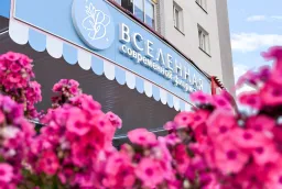 Комплексное оформление магазина цветов: световая вывеска и оформление фасада «Вселенная современной флористики» фото
